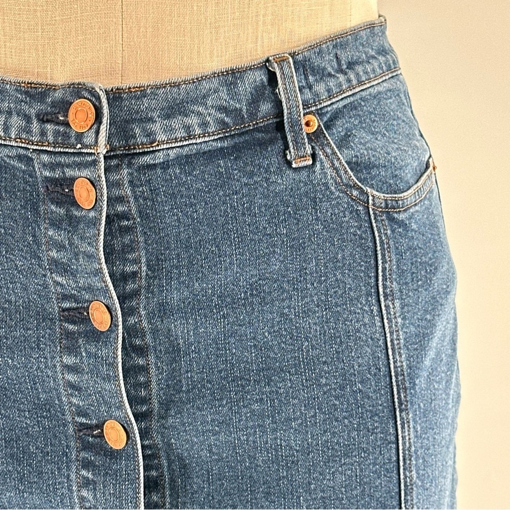 GAP Denim Button Front pencil Skirt Size 32 Raw Hem Medium Wash Y2K Vintage - Picture 2 of 10